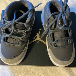 🦊 Jordan flight sneakers shoes used.